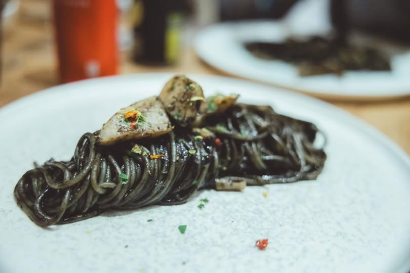 到歐洲旅遊，在美食環繞的景點，旅行社該含餐還是讓客人自理？