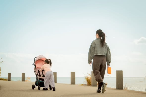 0-6 歲親子旅遊行李終極懶人包：收納法＋分齡分國打包清單