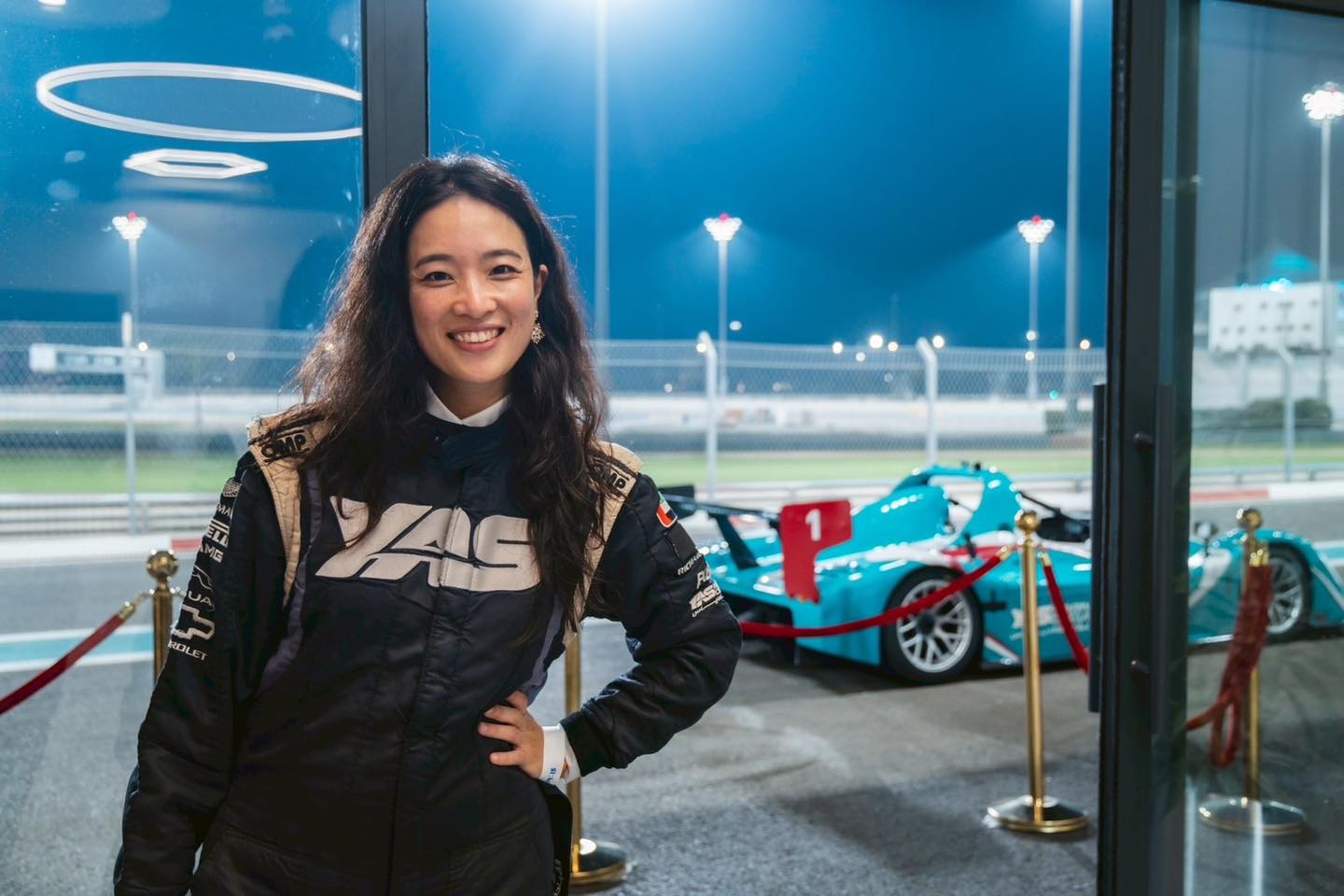 何時旅遊董事長到阿布達比F1賽場踩線